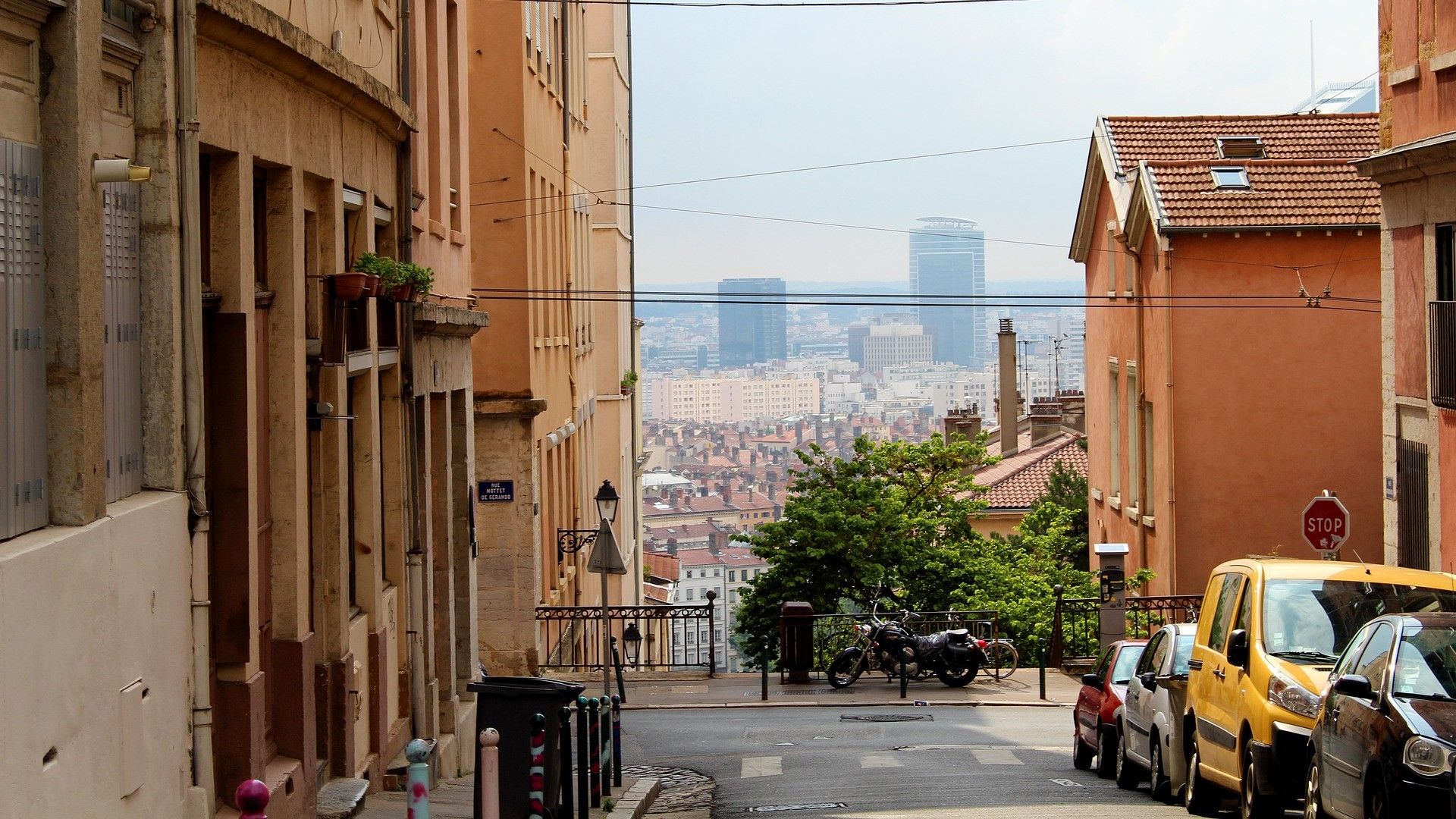 Ruelles de Lyon avec vue sur le centre ville